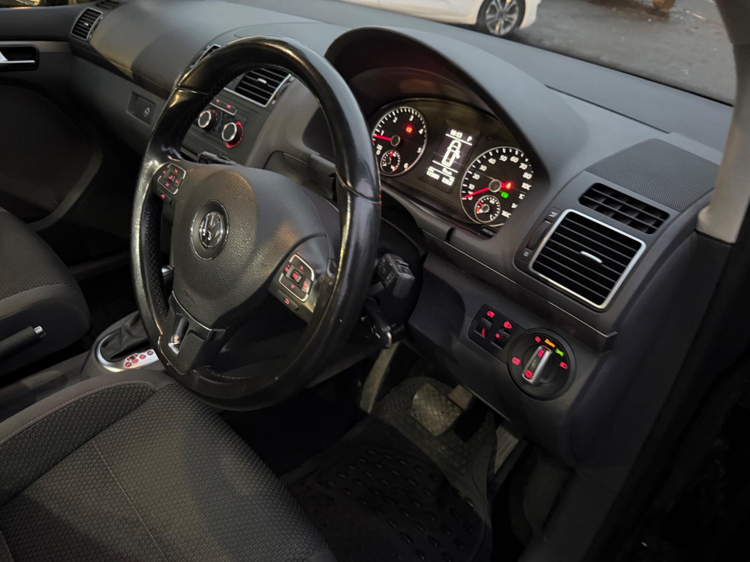 Used Volkswagen Touran 2012 for sale - 76691753: Photo 17