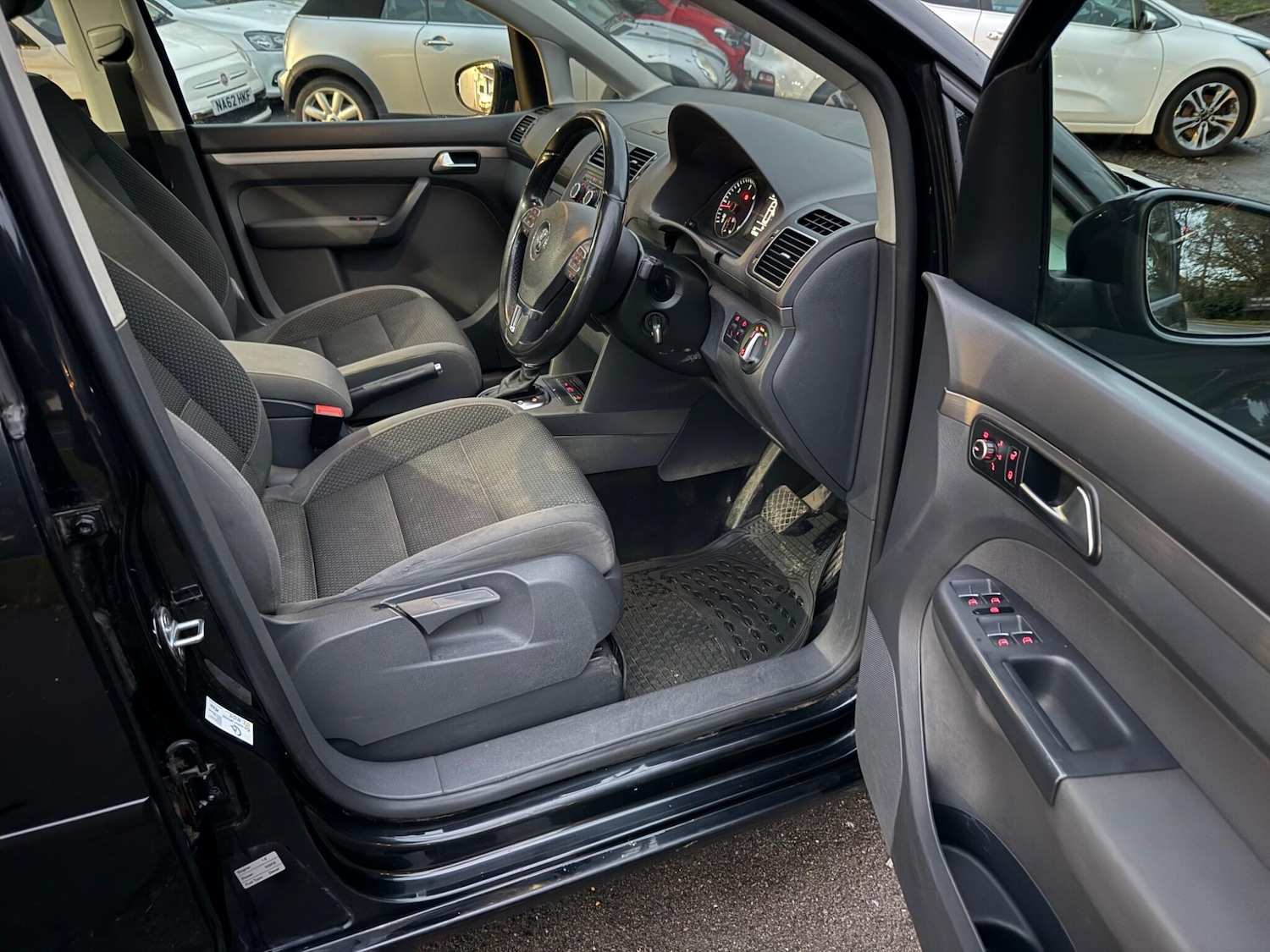 Used Volkswagen Touran 2012 for sale - 76691753: Photo 18