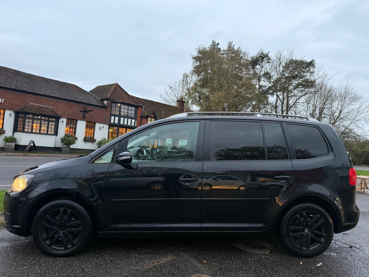 Used Volkswagen Touran 2012 for sale - 76691753: Photo 2