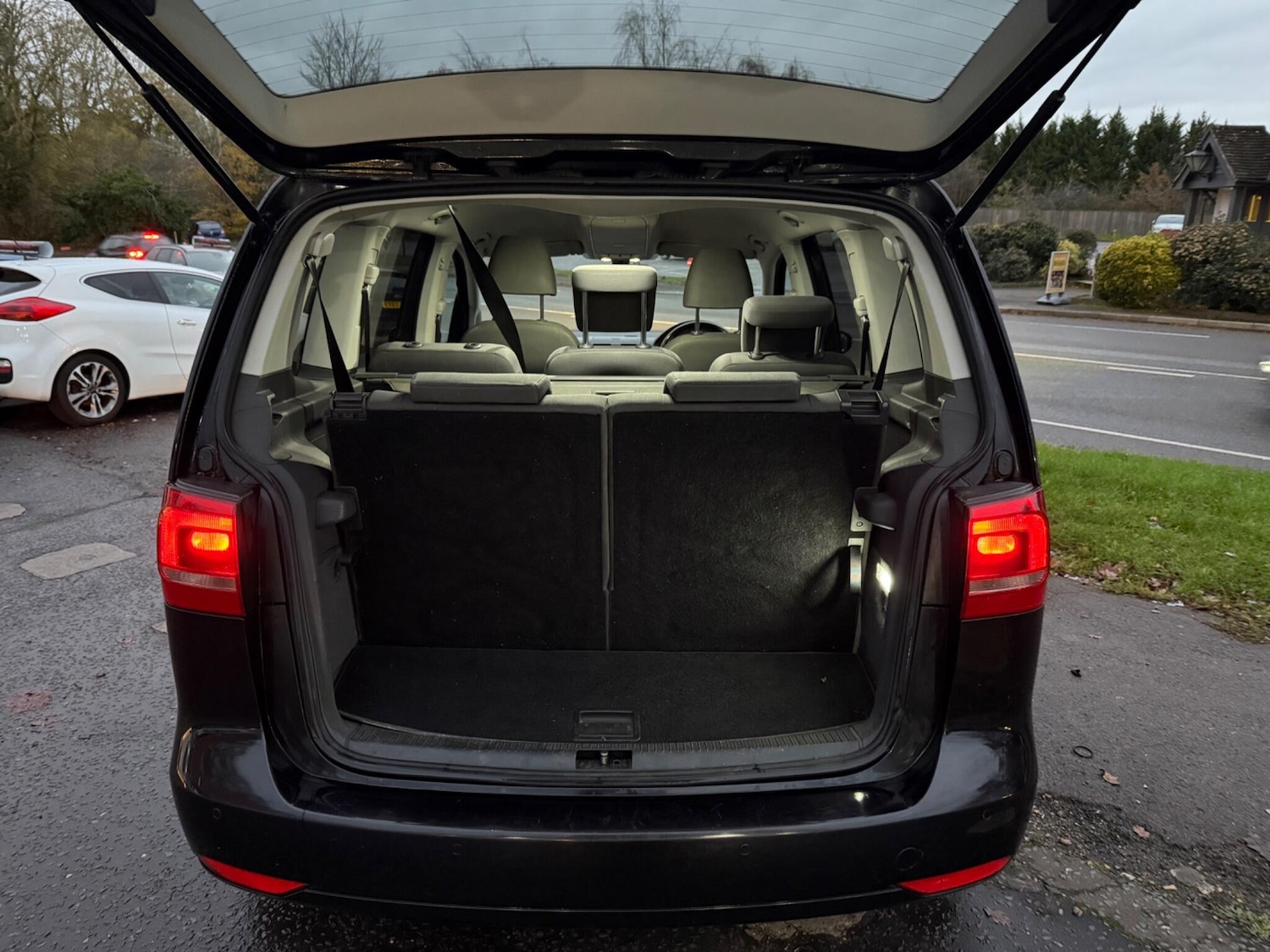 Used Volkswagen Touran 2012 for sale - 76691753: Photo 31