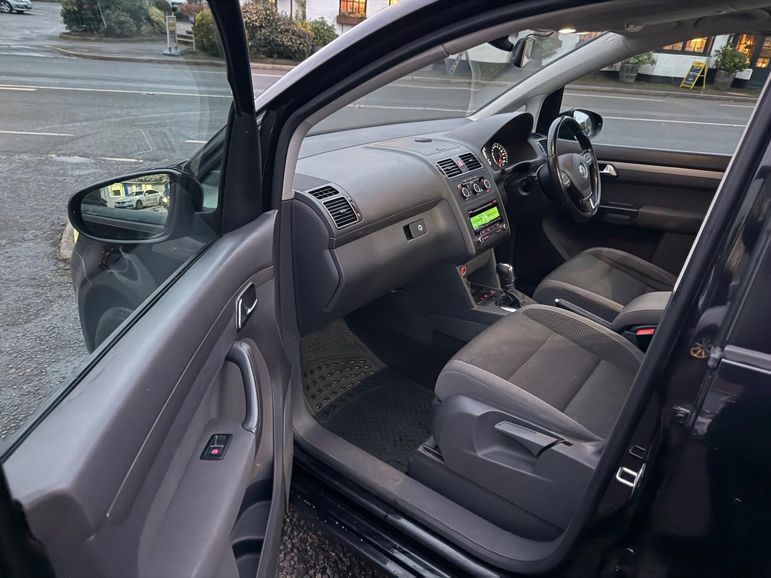 Used Volkswagen Touran 2012 for sale - 76691753: Photo 34