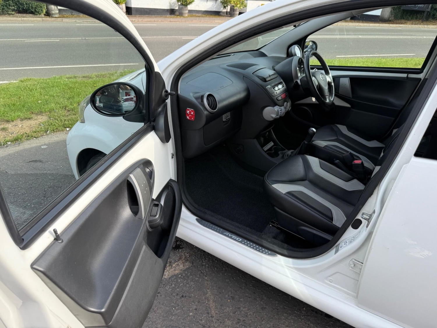 Used Toyota AYGO 2013 for sale - 76412424: Photo 17