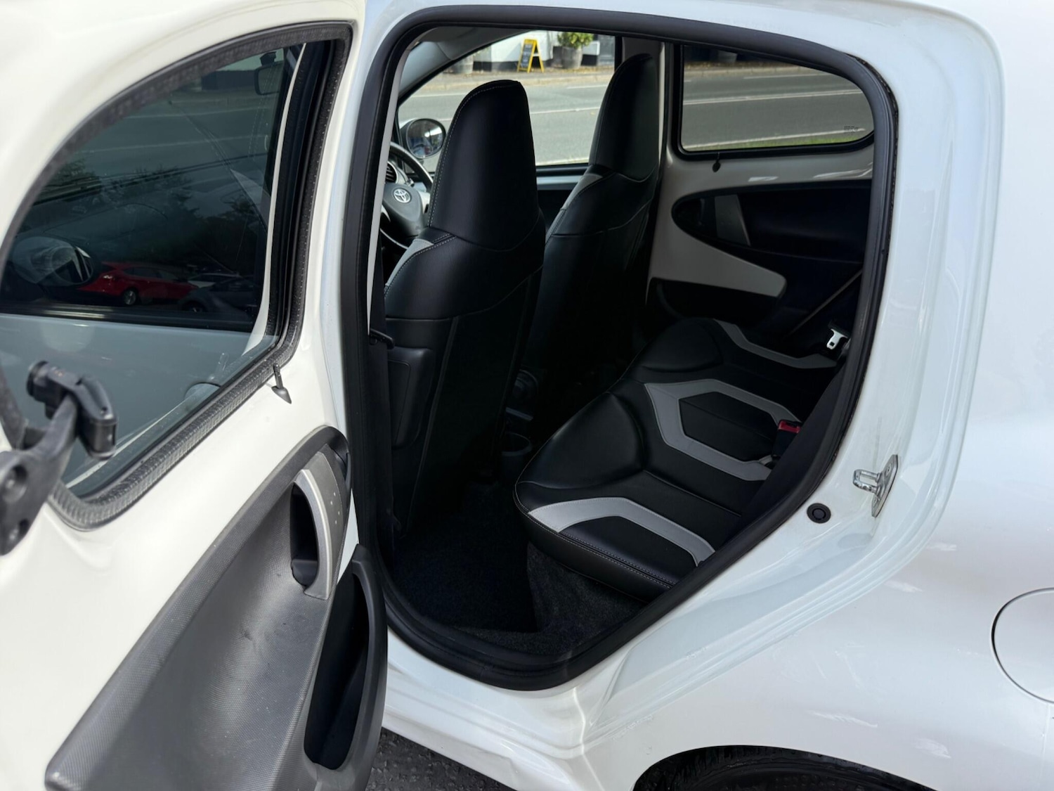 Used Toyota AYGO 2013 for sale - 76412424: Photo 21