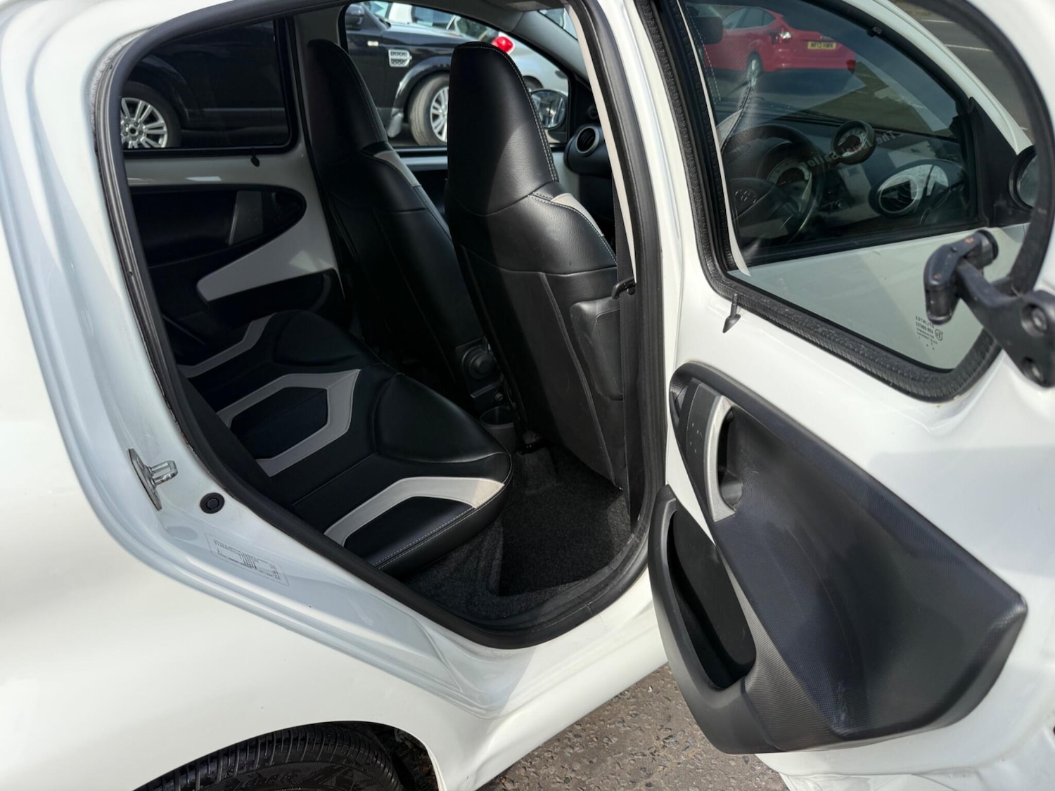 Used Toyota AYGO 2013 for sale - 76412424: Photo 24