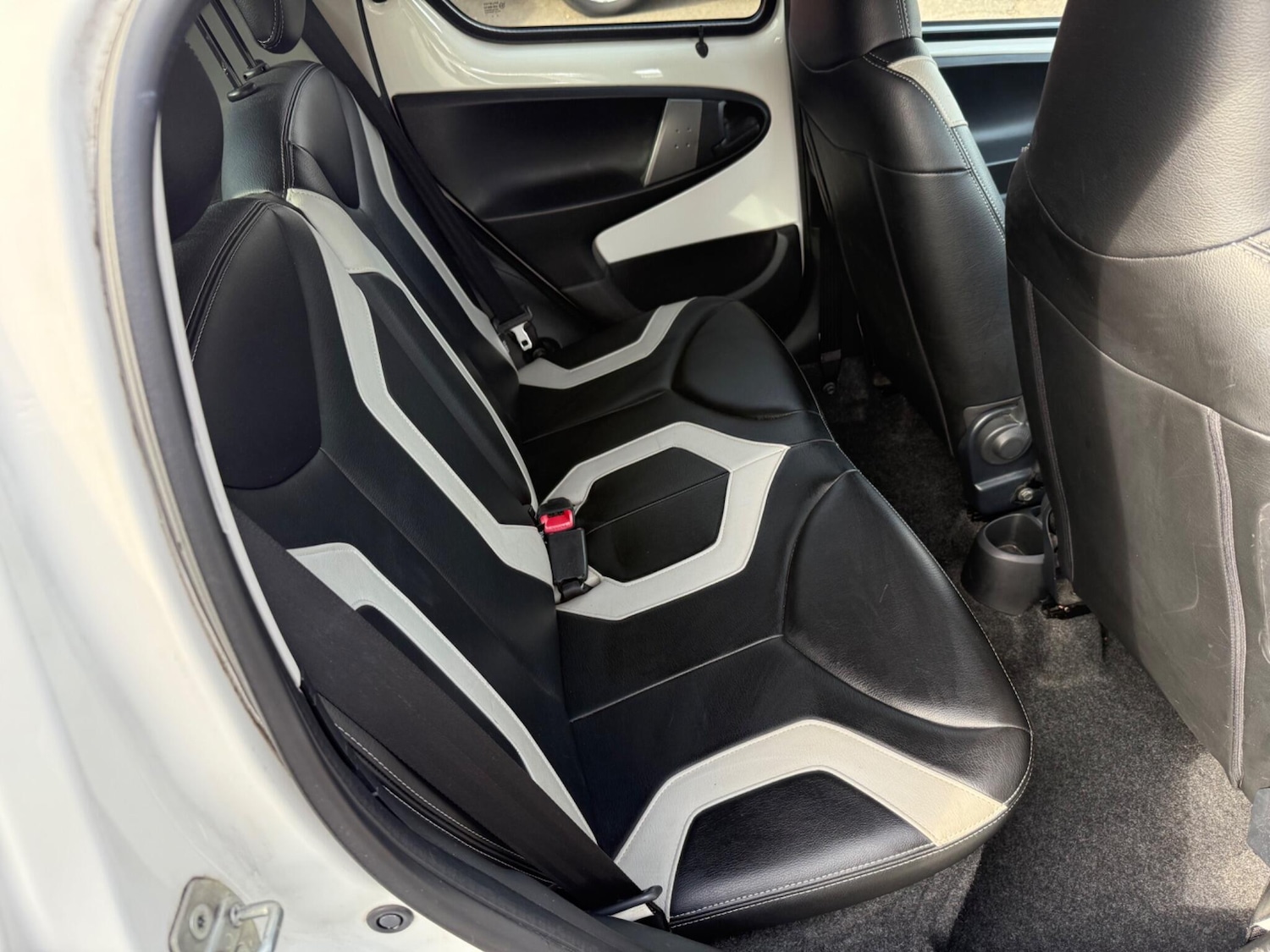 Used Toyota AYGO 2013 for sale - 76412424: Photo 25