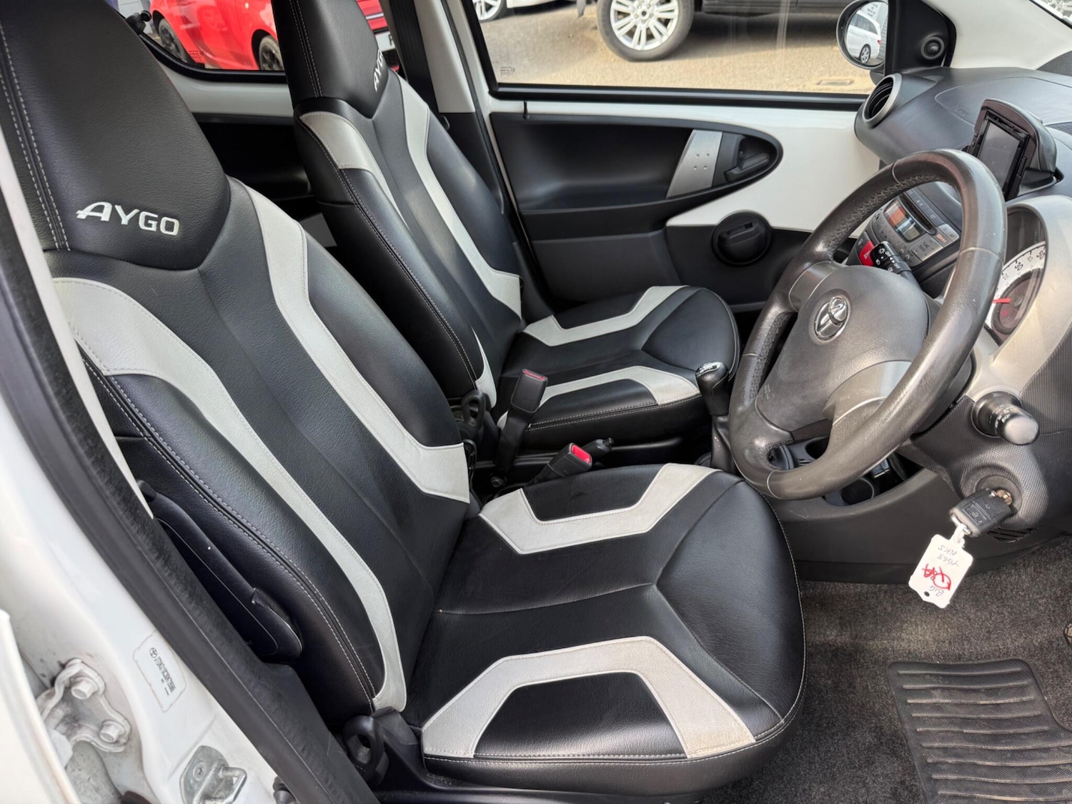 Used Toyota AYGO 2013 for sale - 76412424: Photo 33