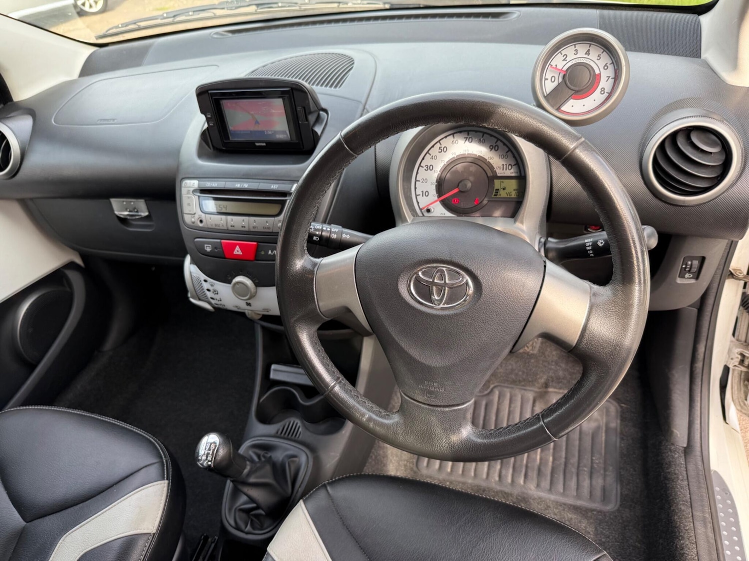 Used Toyota AYGO 2013 for sale - 76412424: Photo 35