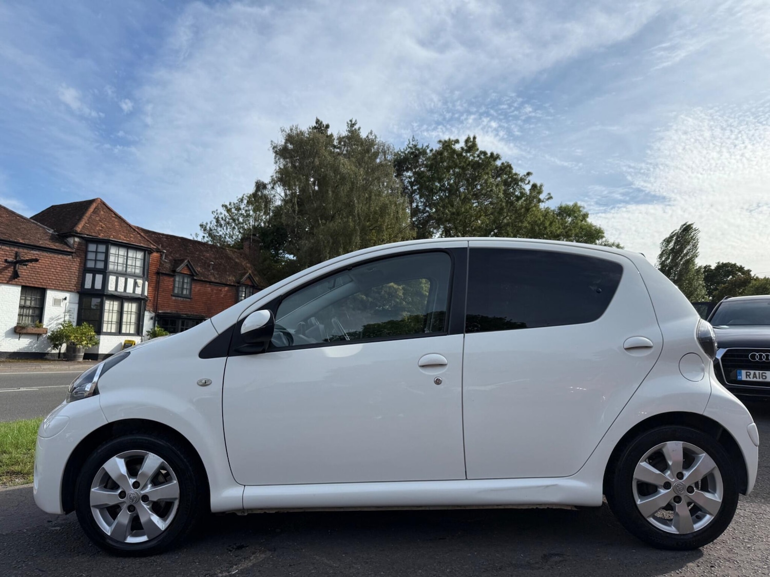 Used Toyota AYGO 2013 for sale - 76412424: Photo 8