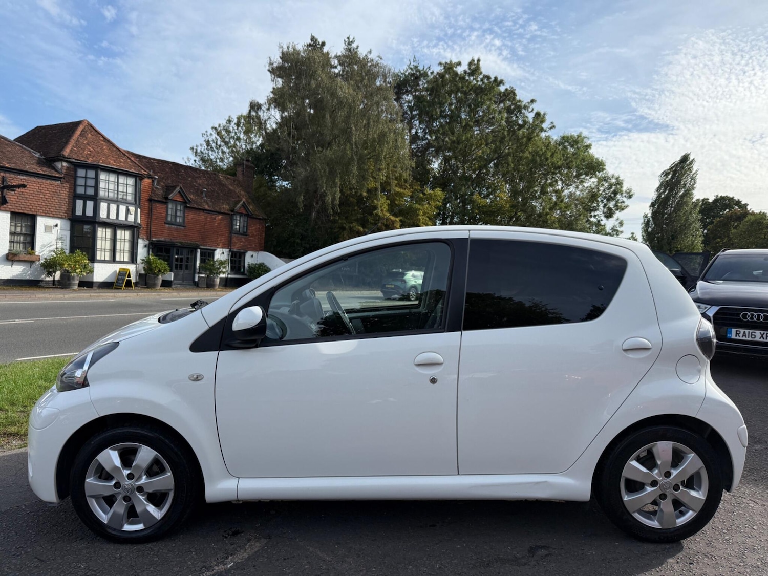 Used Toyota AYGO 2013 for sale - 76412424: Photo 9