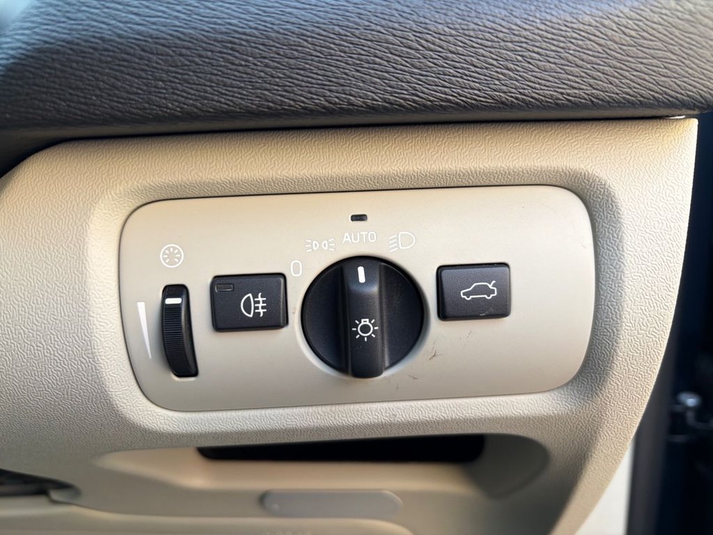 Used Volvo V40 2016 for sale - 76724280: Photo 21