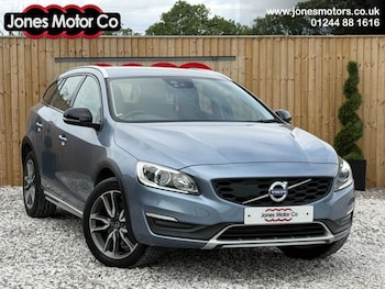 Used Volvo V60 Cross Country 2017 for sale - 79050692: Photo