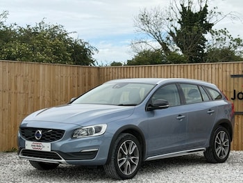 Used Volvo V60 Cross Country 2017 for sale - 79050692: Photo