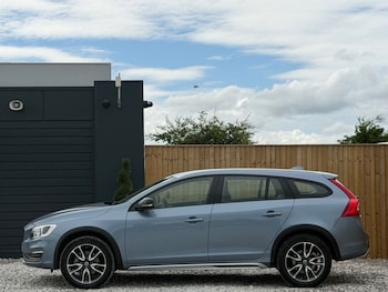 Used Volvo V60 Cross Country 2017 for sale - 79050692: Photo
