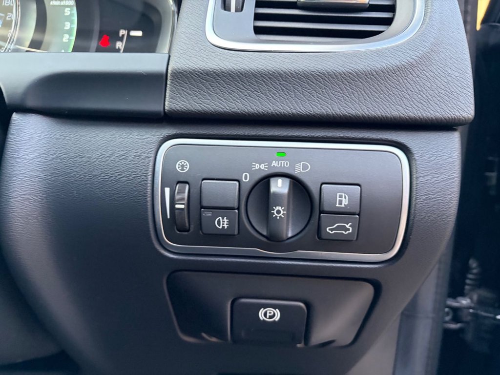 Used Volvo V60 Cross Country 2016 for sale - 76900601: Photo 23