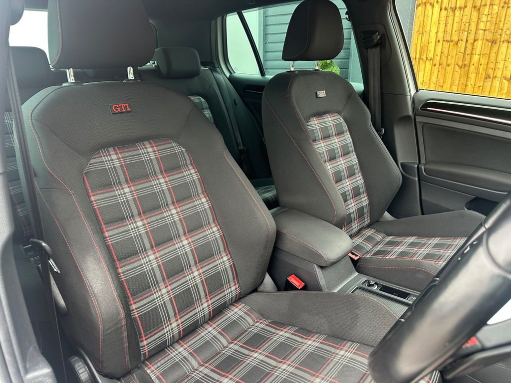 Used Volkswagen Golf 2014 for sale - 76591030: Photo 22