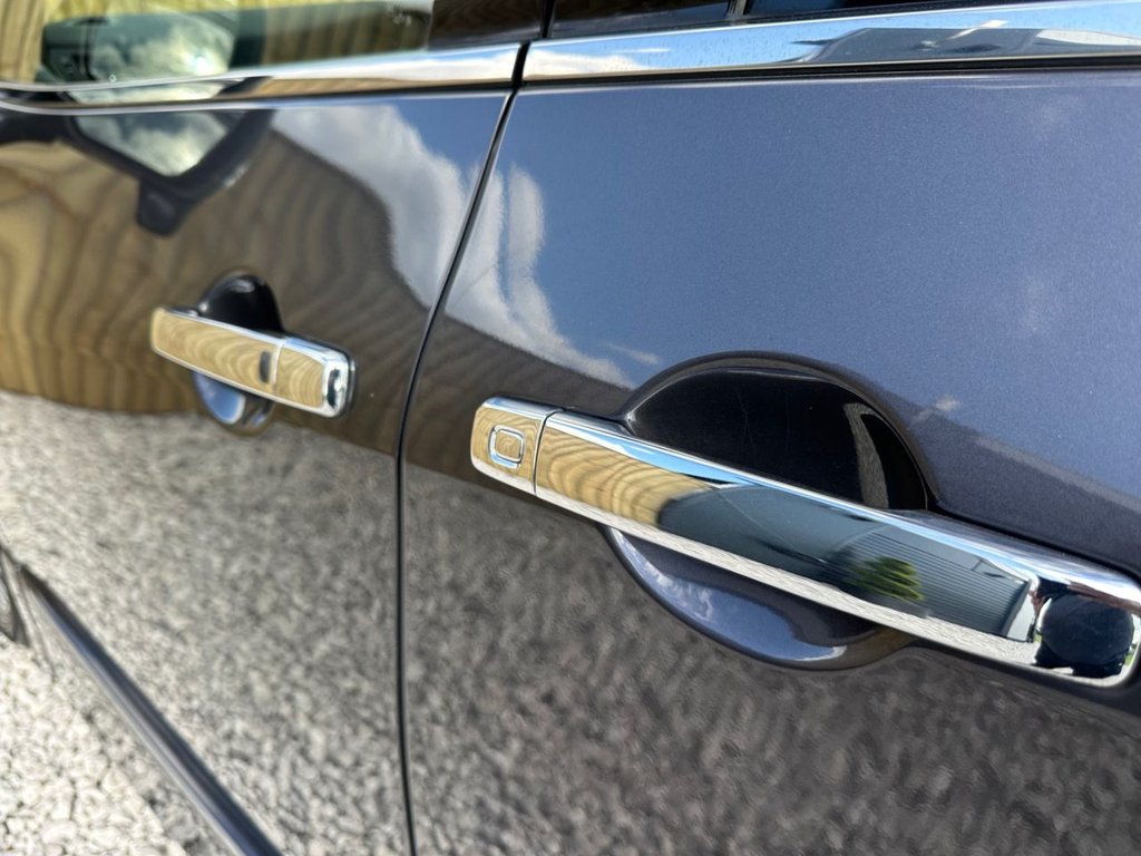 Used Nissan Elgrand 2018 for sale - 76118514: Photo 17