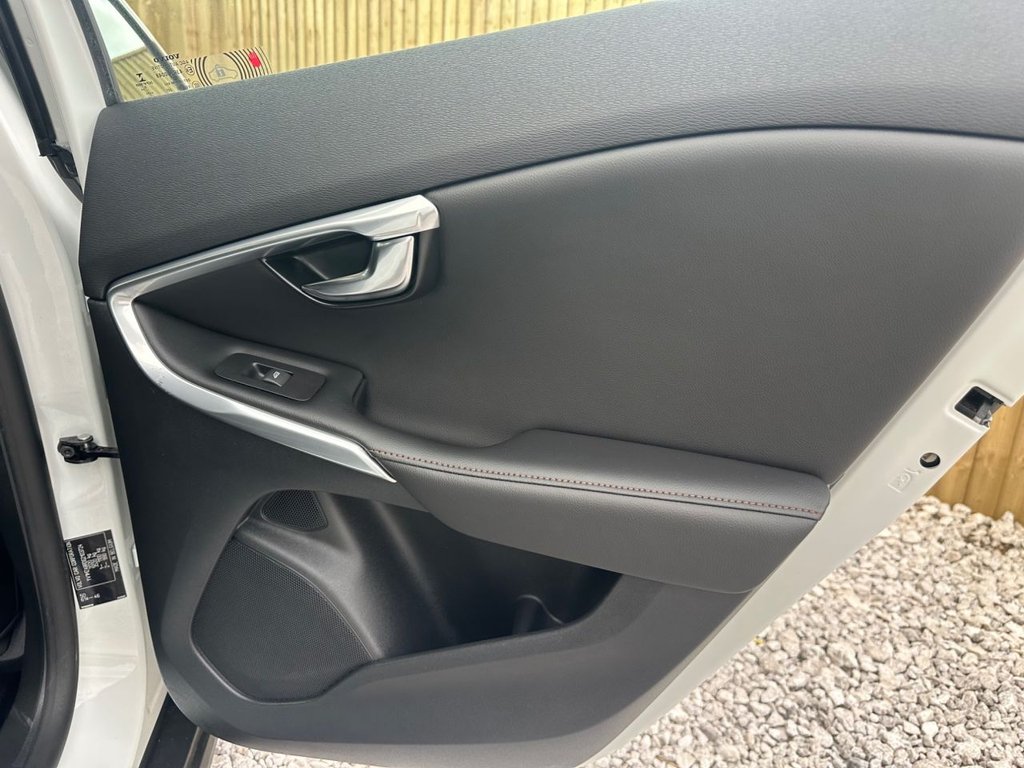 Used Volvo V40 Cross Country 2016 for sale - 76118488: Photo 17