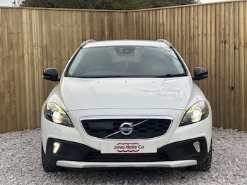 Used Volvo V40 Cross Country 2016 for sale - 76118488: Photo