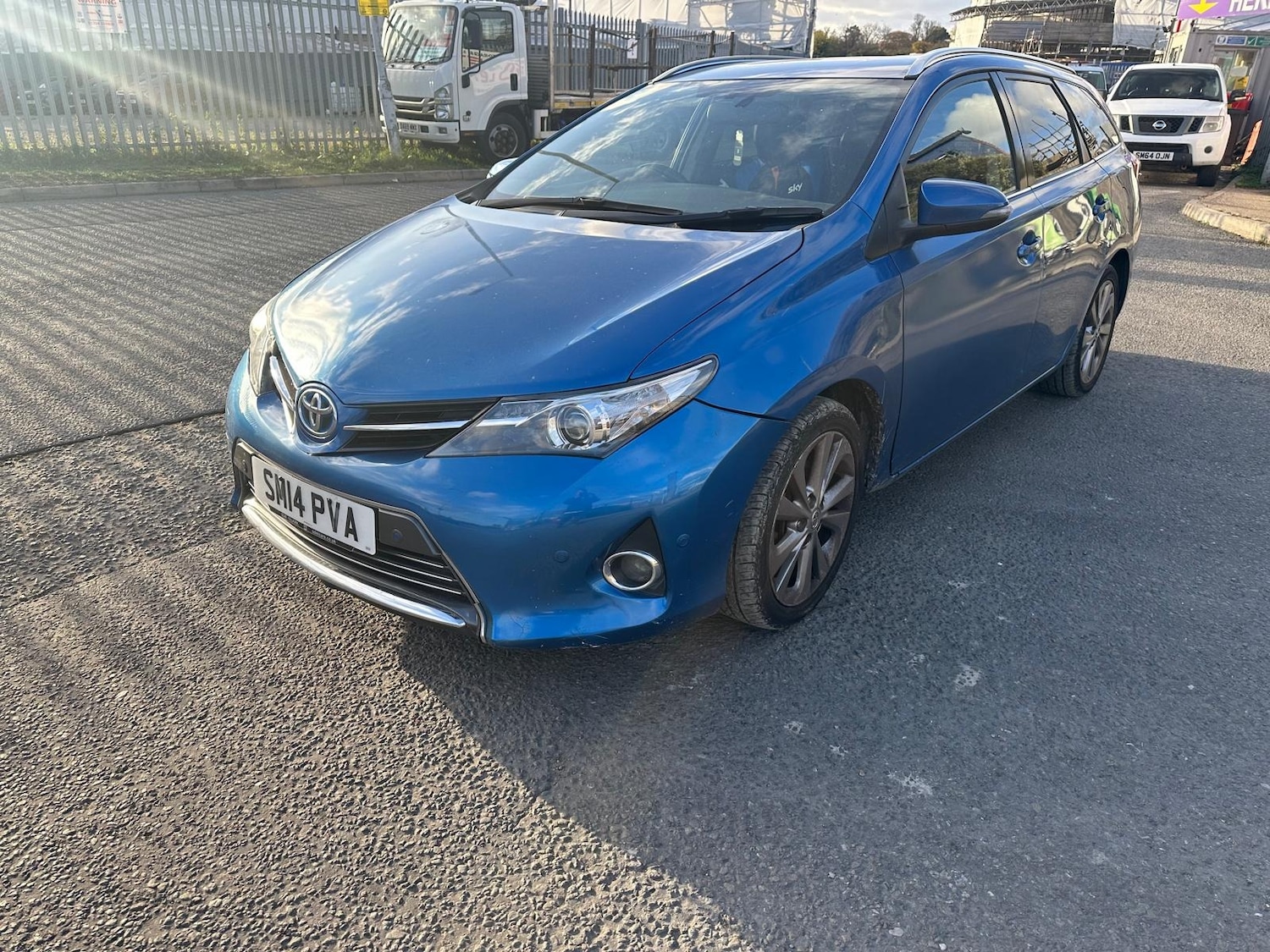 Used Toyota Auris 2014 for sale - 76940439: Photo 2