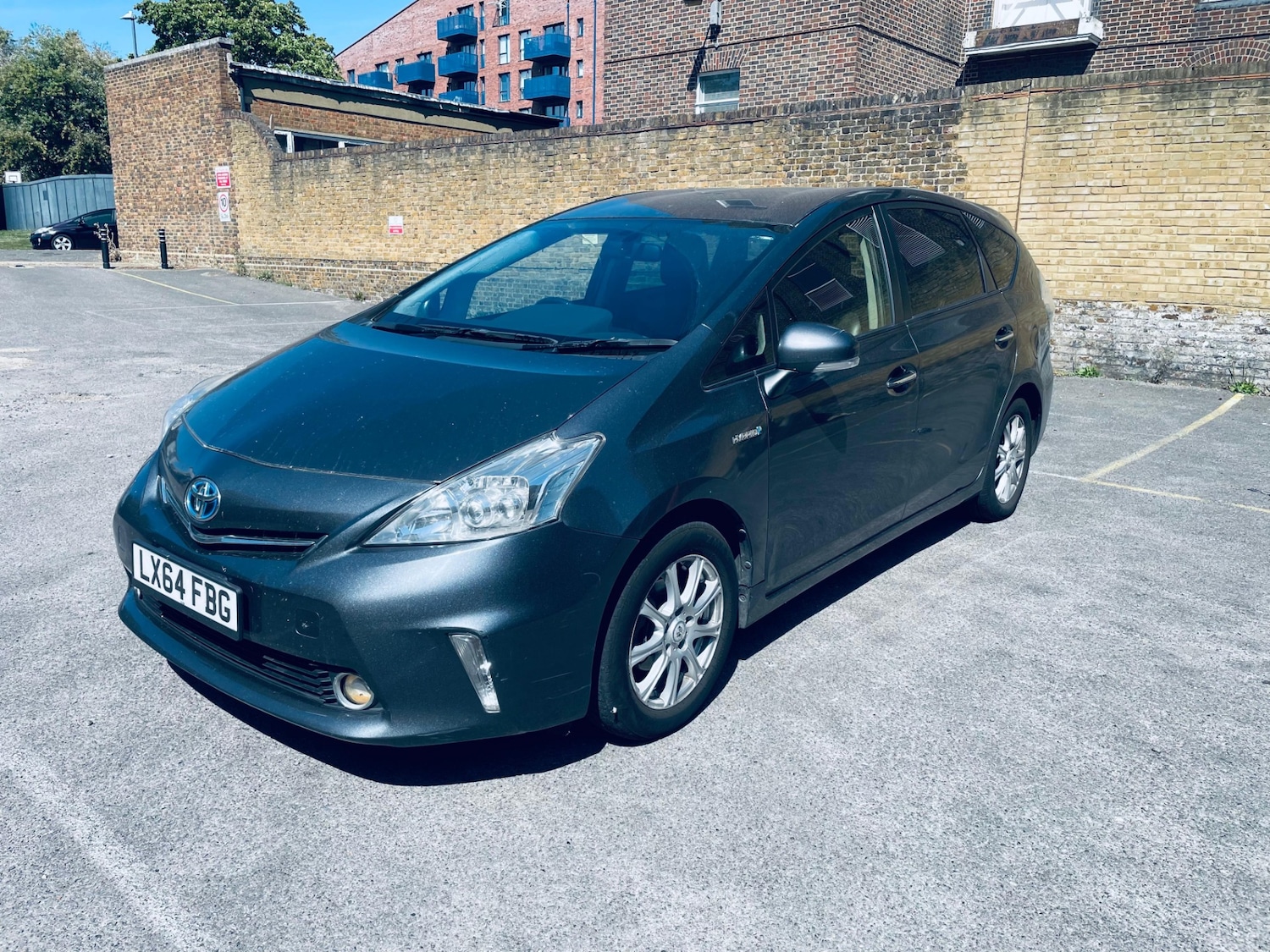 Used Toyota Prius+ 2019 for sale - 76521170: Photo 2