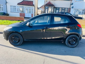 Used Mazda Mazda2 2010 for sale - 76520912: Photo