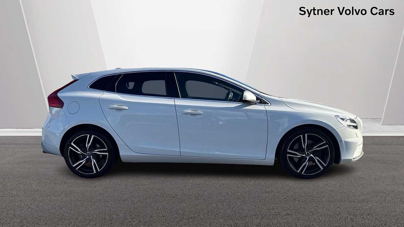 Used Volvo V40 2018 for sale - 76673639: Photo 3