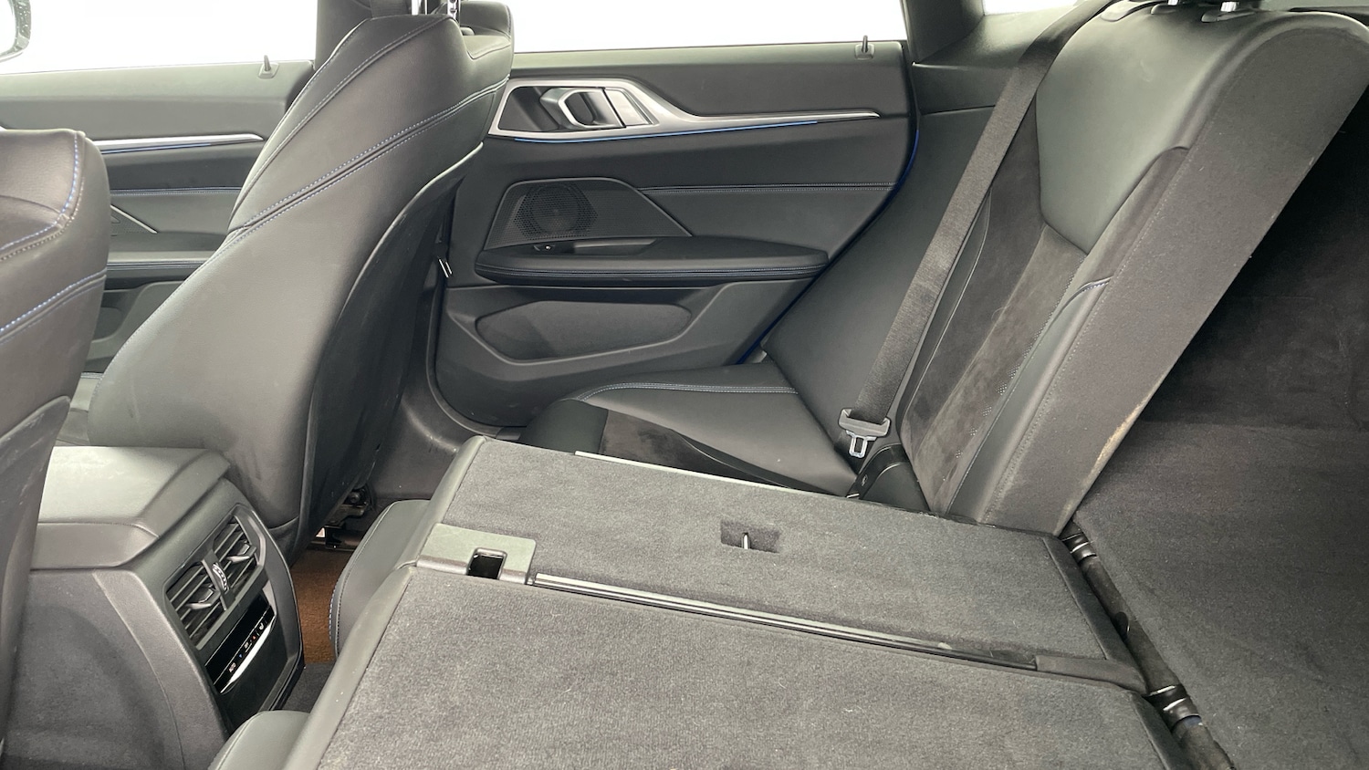 Used BMW i4 2022 for sale - 77663338: Photo 39