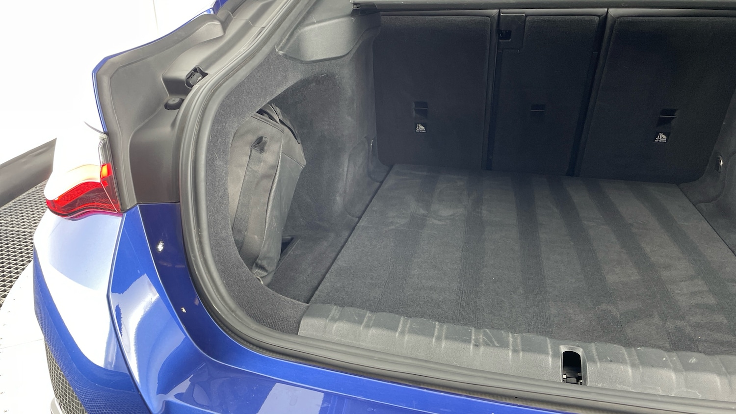 Used BMW i4 2022 for sale - 77663338: Photo 40