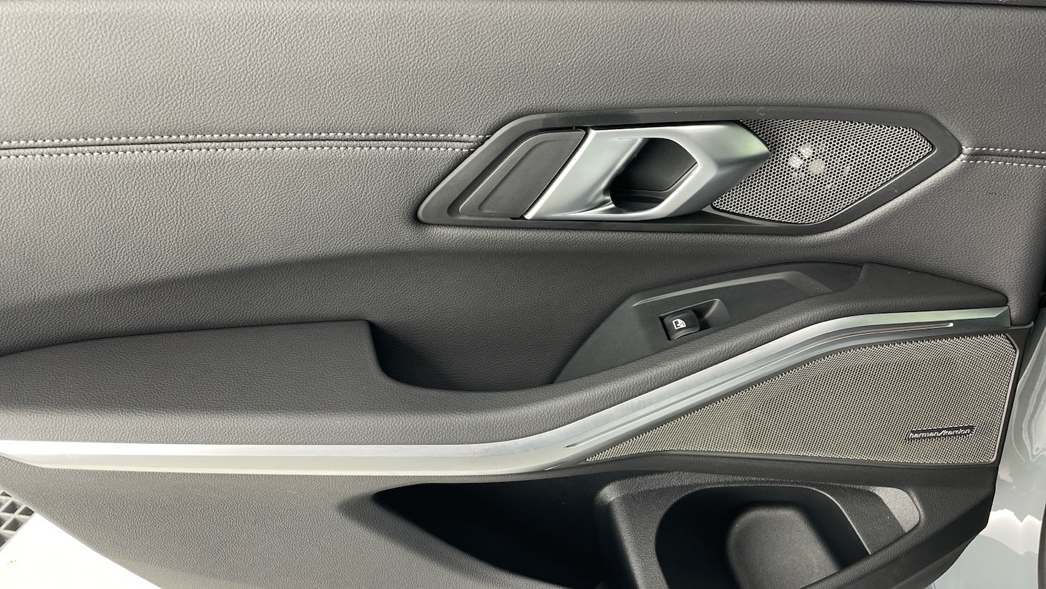 Used BMW 3 Series 2024 for sale - 76637280: Photo 31