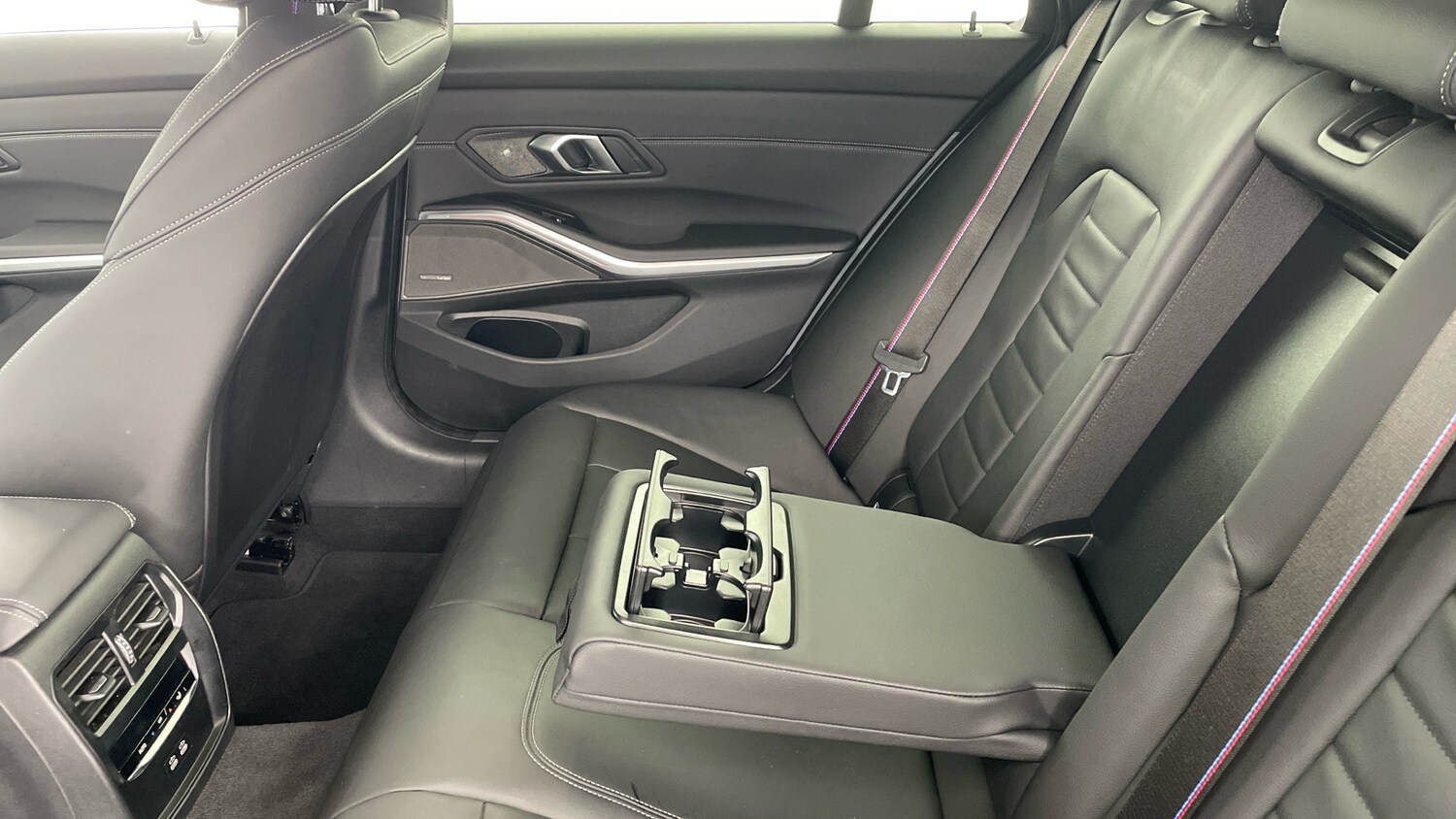 Used BMW 3 Series 2024 for sale - 76637280: Photo 34