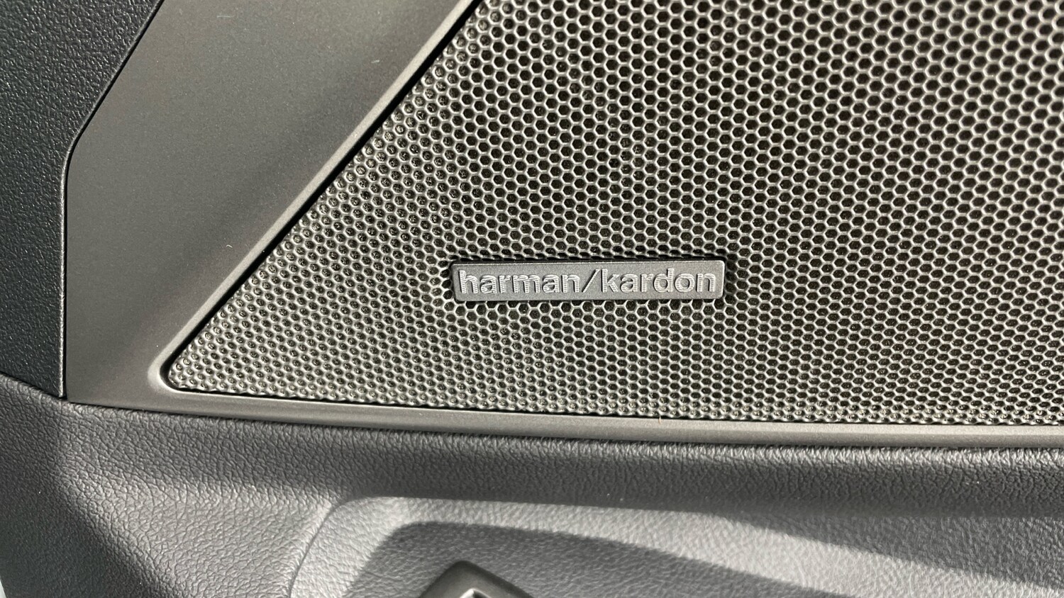 Used BMW 3 Series 2024 for sale - 76637280: Photo 54