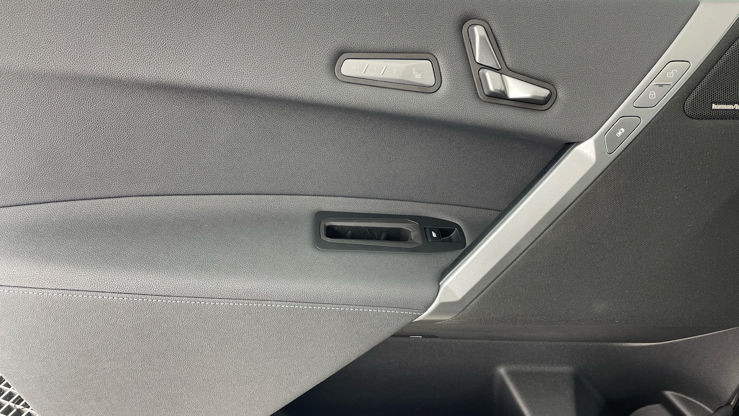 Used BMW iX 2025 for sale - 76281065: Photo 26