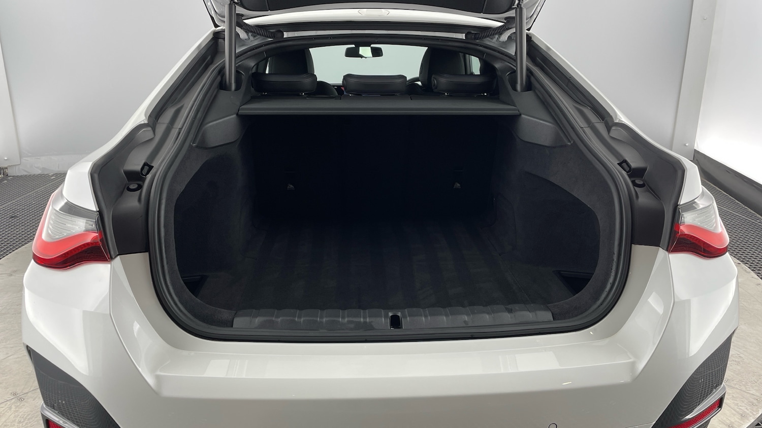 Used BMW i4 2022 for sale - 77975361: Photo 13