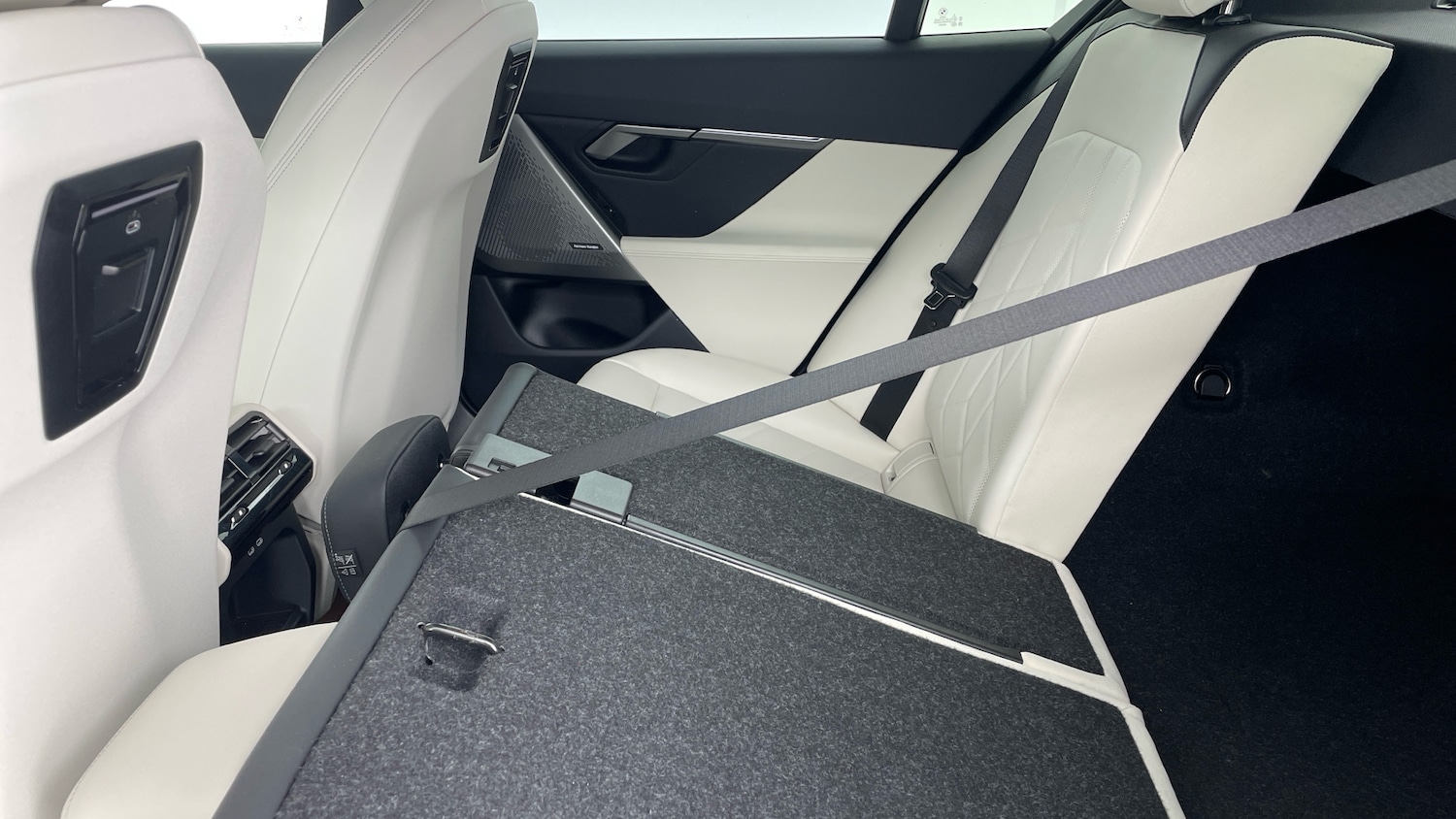 Used BMW 5 Series 2024 for sale - 76157031: Photo 38