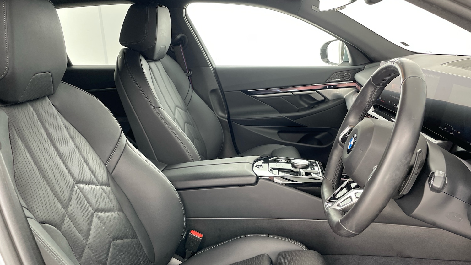 Used BMW 5 Series 2025 for sale - 77595168: Photo 11