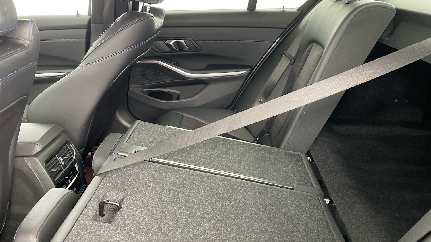 Used BMW 3 Series 2024 for sale - 77718500: Photo 37