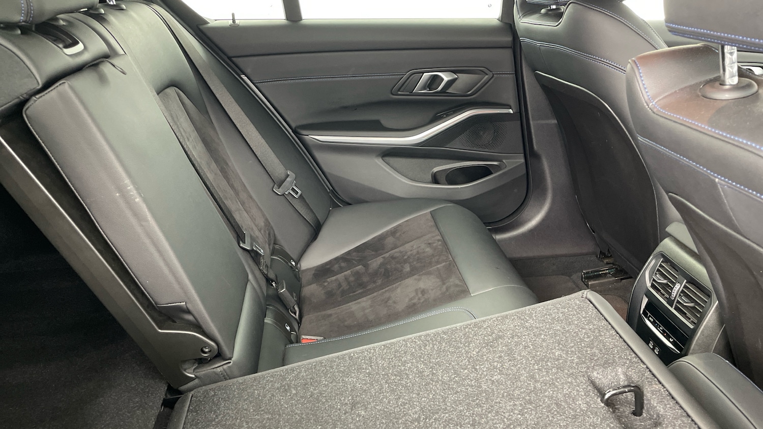 Used BMW 3 Series 2024 for sale - 77718500: Photo 46