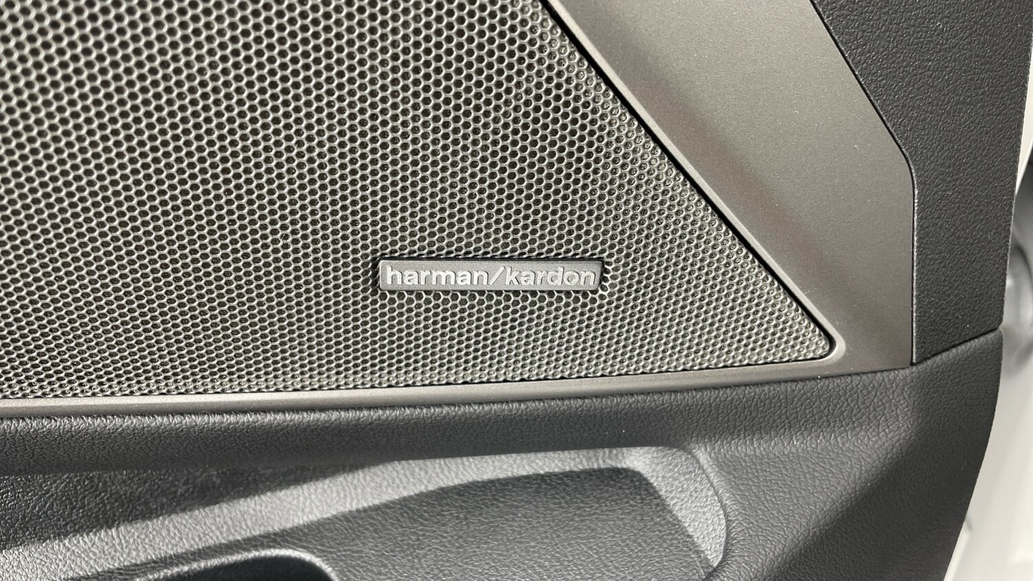 Used BMW 3 Series 2024 for sale - 77676995: Photo 27