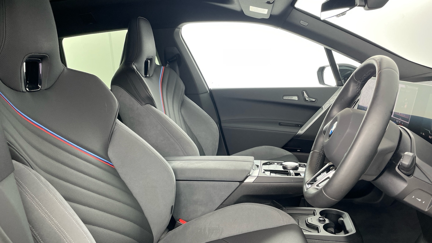 Used BMW iX 2025 for sale - 77206892: Photo 11