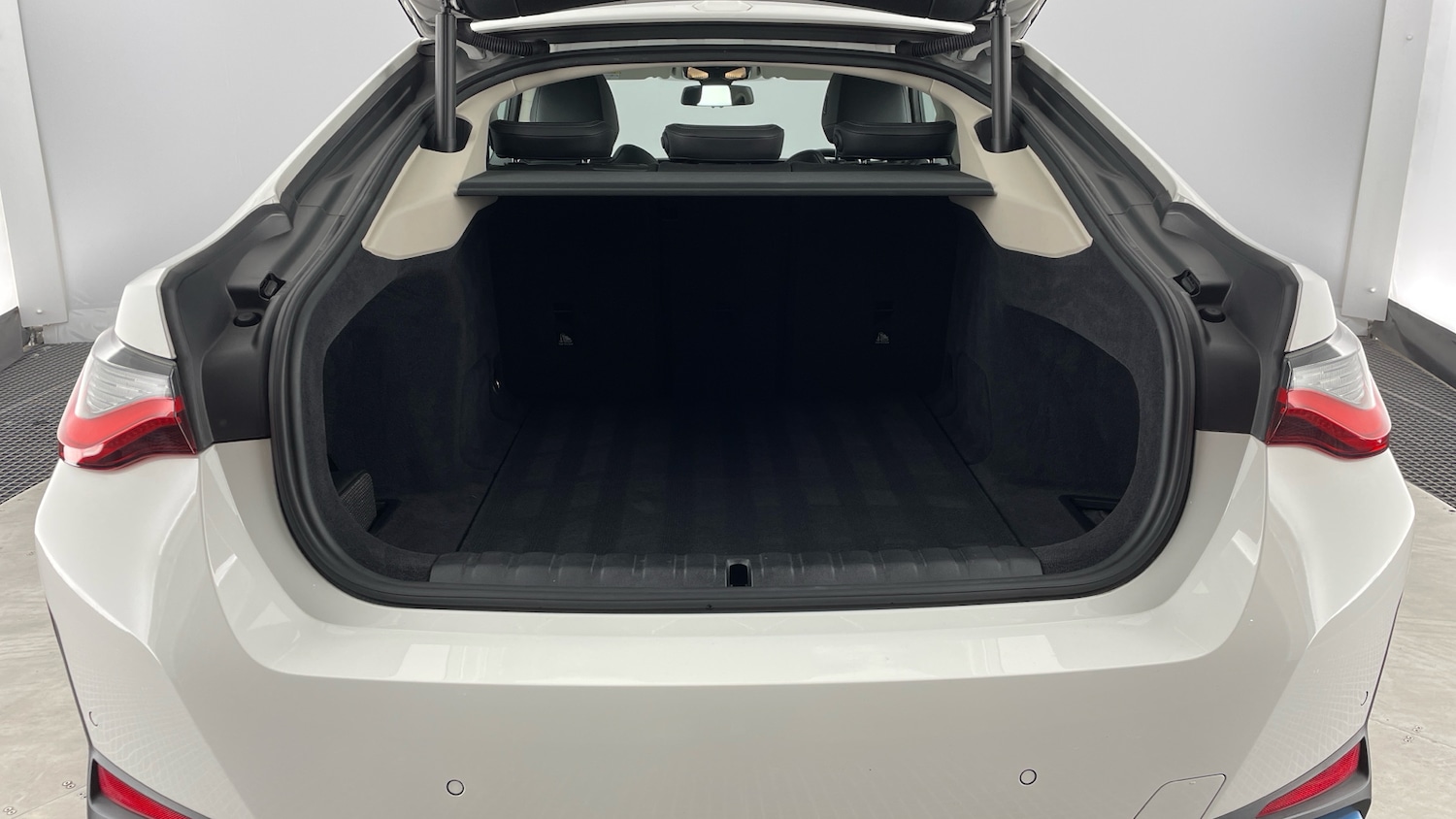 Used BMW i4 2022 for sale - 77803084: Photo 13