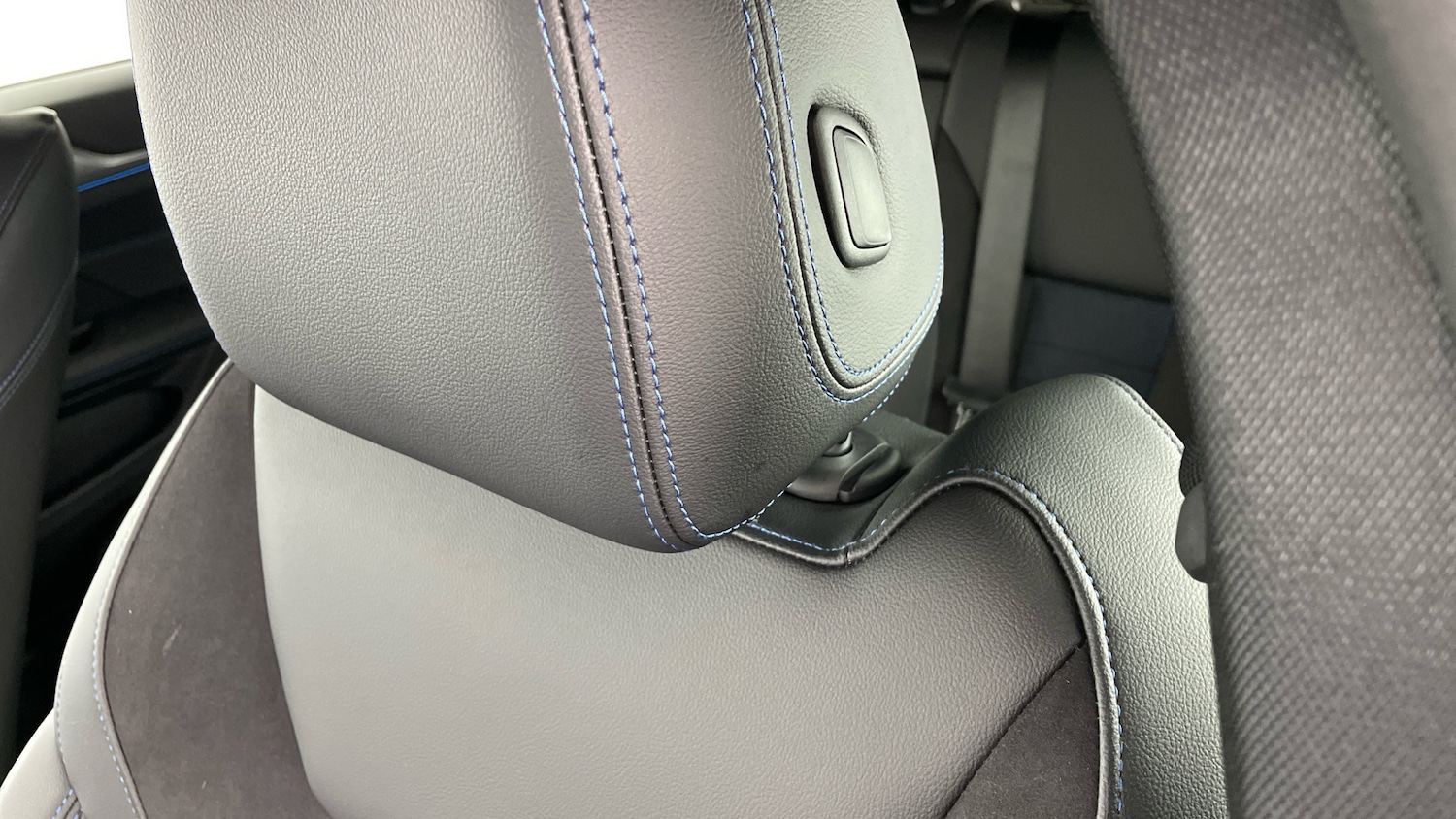 Used BMW i4 2022 for sale - 77847619: Photo 30