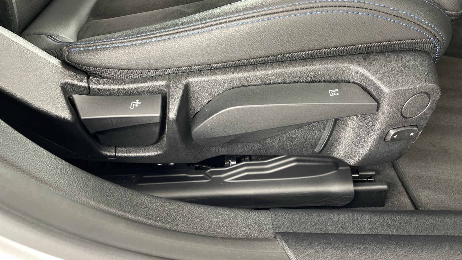 Used BMW i4 2022 for sale - 77847619: Photo 53