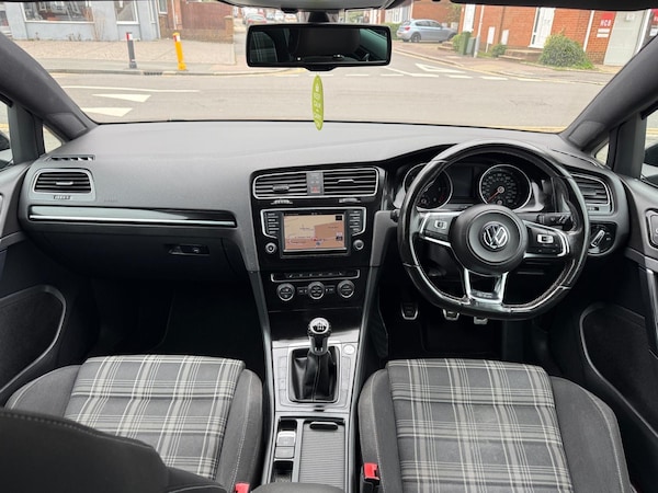 Used Volkswagen Golf 2015 for sale - 76209034: Photo 2