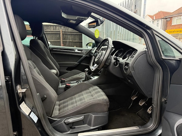Used Volkswagen Golf 2015 for sale - 76209034: Photo 32