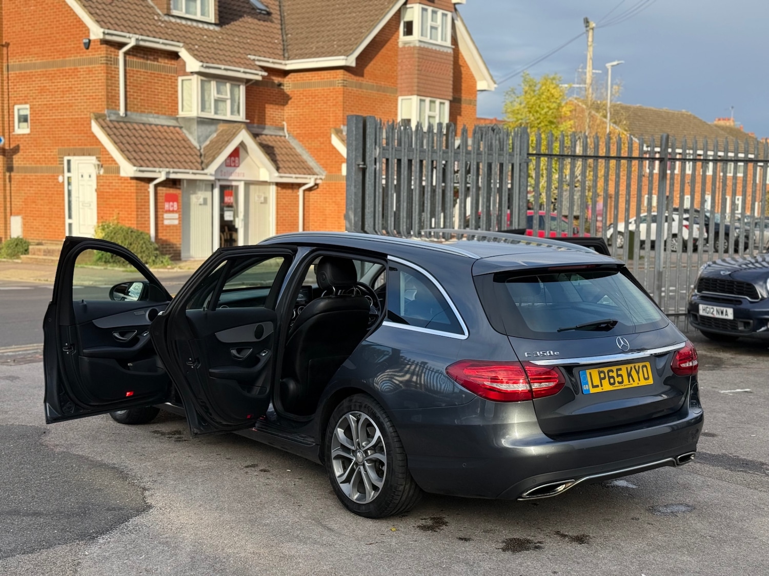 Used Mercedes-Benz C Class 2016 for sale - 76334123: Photo 2