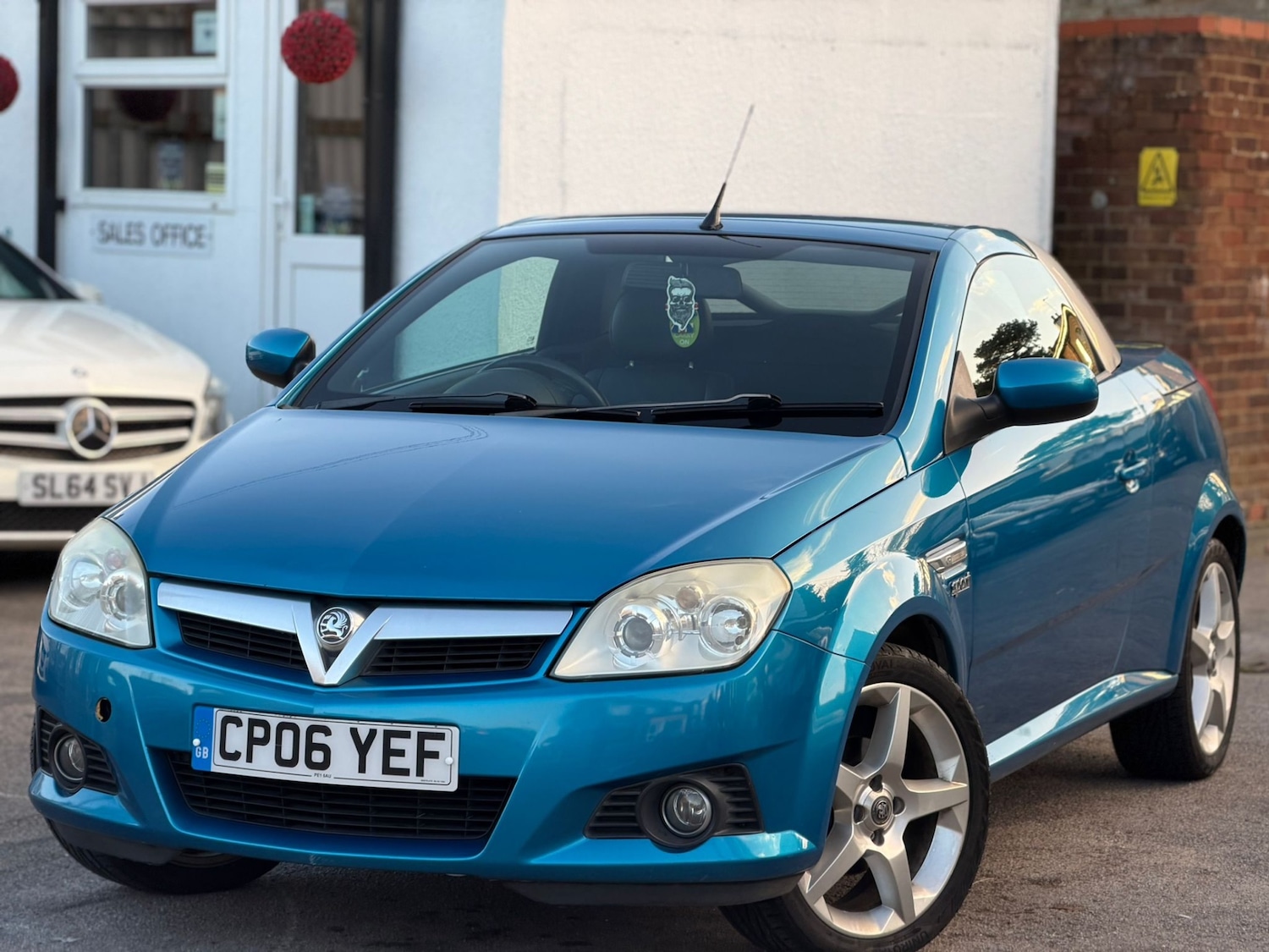 Used Vauxhall Tigra 2006 for sale - 76605985: Photo 3