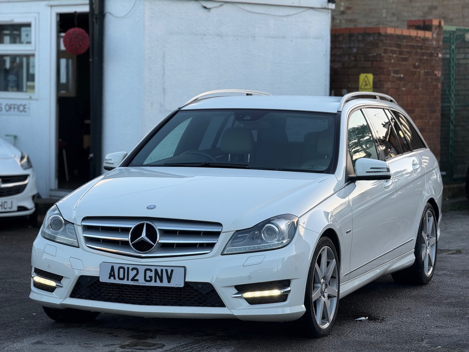 Used Mercedes-Benz C Class 2012 for sale - 77005929: Photo 5