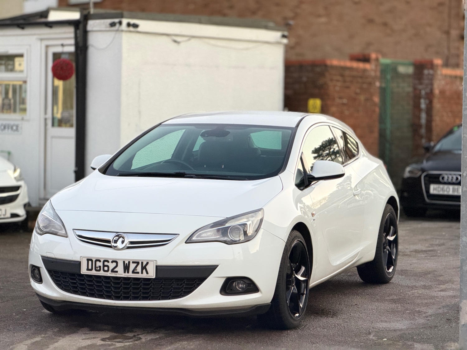 Used Vauxhall Astra GTC 2012 for sale - 77006203: Photo 2
