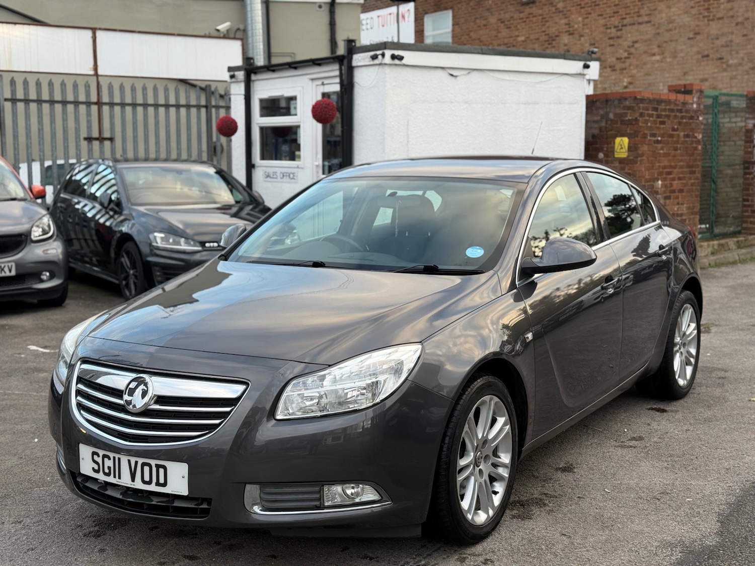 Used Vauxhall Insignia 2011 for sale - 76334040: Photo 2