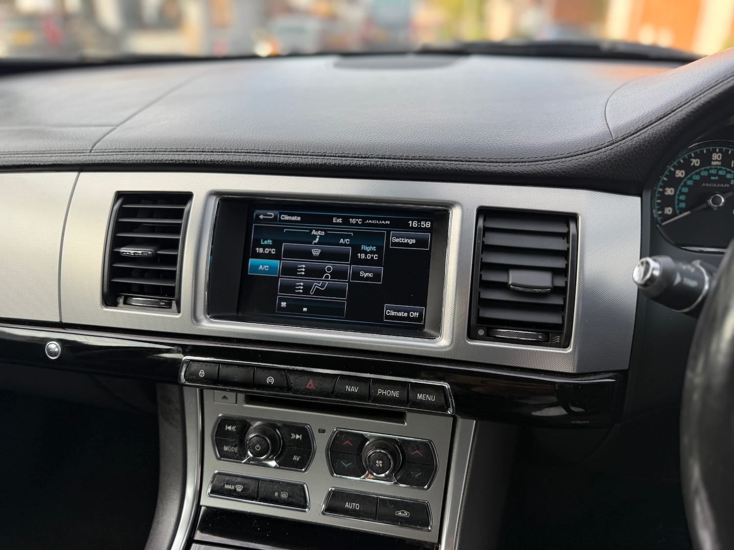 Used Jaguar XF 2014 for sale - 76134436: Photo 51